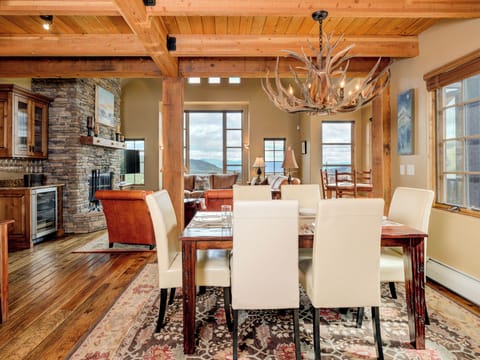 Dining room with seating for 6