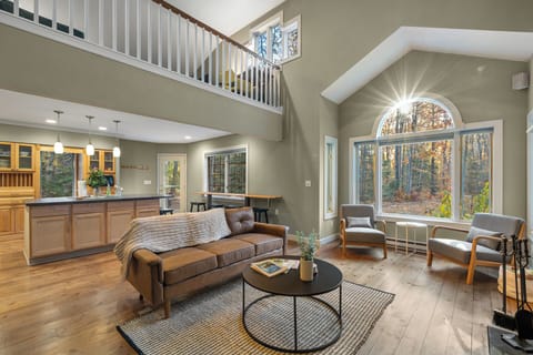 Large vaulted ceilings!