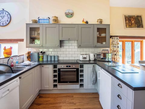 Kitchen area | Frankaborough Cottage - Frankaborough Farm Cottages, Lifton