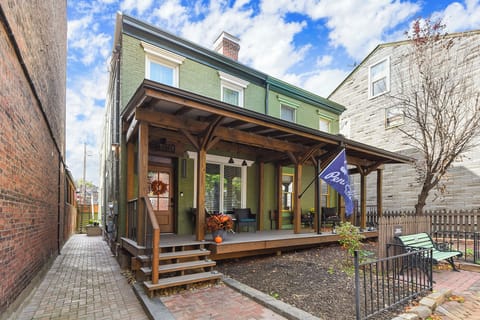 Welcome to your cozy stay in the historic Mexican War Streets!