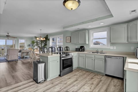 Fully Stocked Kitchen