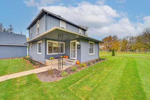 LaPorte Vacation Rental | 3BR | 2BA | 1,300 Sq Ft | 2 Steps Required to Enter