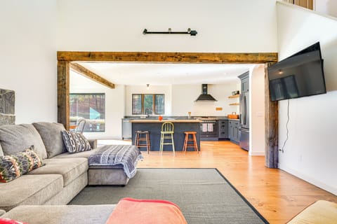 Andover Vacation Rental | 2BR | 2BA | 2,000 Sq Ft | Stairs Required