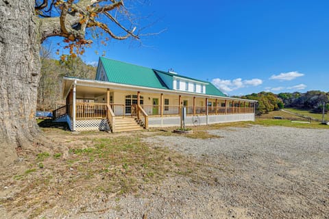 Bonnieville Vacation Rental | 7BR | 3BA | 6 Steps Required | 5,000 Sq Ft