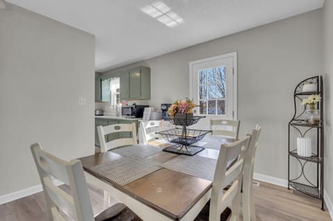 Seating for 6+ enjoy your meals at the large dining table and chairs offered in this perfectly equipped home with high speed wi-fi, pots and pans, cookware, utensils, laundry, extra bedding, cleaning products, new appliances and more.