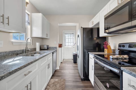 We offer solutions for everyone. We have mid term, short term and even long term rates available. Don't sacrifice amenities to save a buck or two. Book with us and get the best of both worlds. Find out why we've been highly rated by work groups.