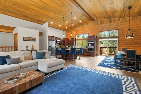 Welcome to Majestic Pines Manor, a spacious, luxury mountain retreat! Sleeps 12.