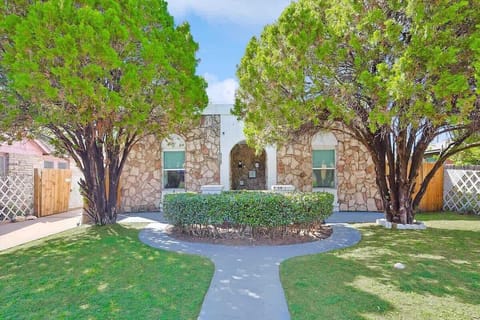 Charming & Welcoming Entrance!