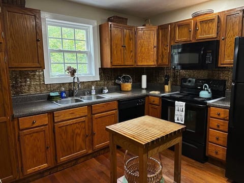 Cooking made easy in a kitchen that`s as stylish as it is functional.