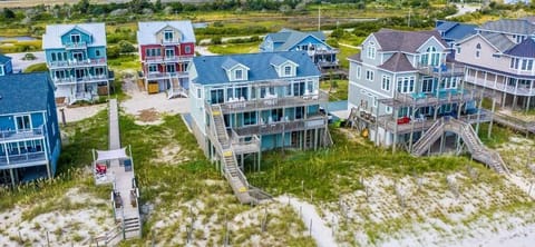 Surfer's Delight Oceanfront Exterior