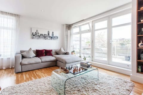 Triple aspect large bright living room. Totally private. Access to terrace
