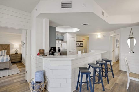 Kitchen bar counter with seating for 4