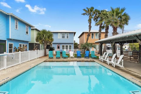 View from shared pool back at Dockside