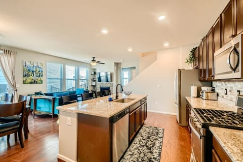 Kitchen includes all plates, cups, cutlery, glassware, outdoor plates + glasses