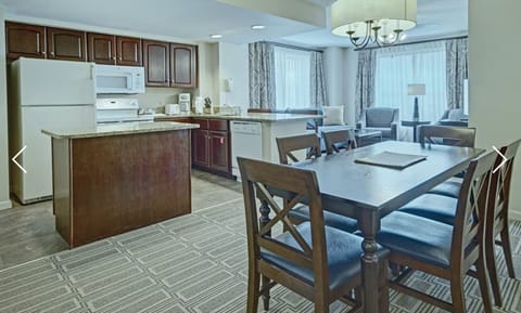Dining area adjacent to kitchen 