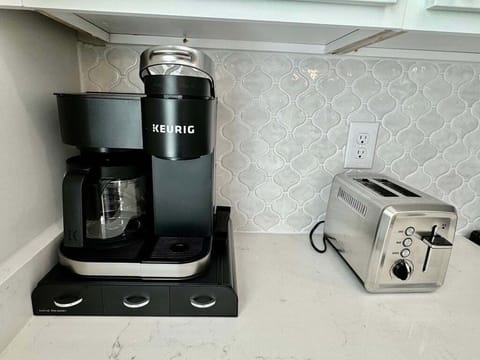 Welcome to Turtle's Nest in Orange Beach! 3 Bedroom, 4 bathroom. Sleeps 9. 2nd level kitchen