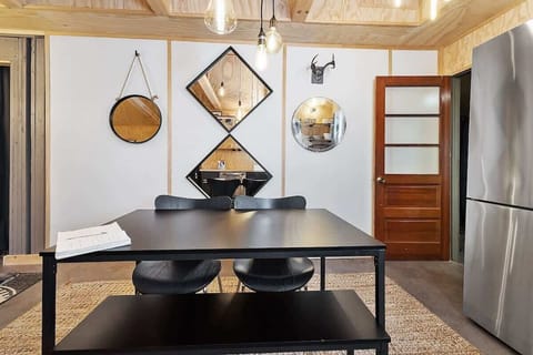 Dining Area with Modern Decor & Seating