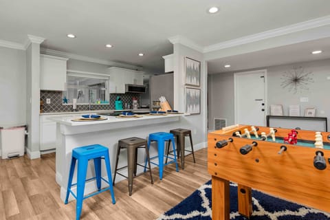 Kitchen Island with plenty of space