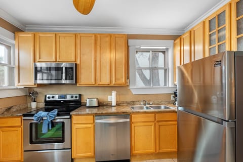 As you step into this space, you’ll immediately appreciate the classic design that seamlessly blends functionality with style.