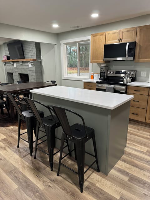 Kitchen/Dining table
