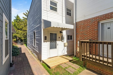 Your oasis awaits! A private 1-bedroom home with comfort and all amenities.