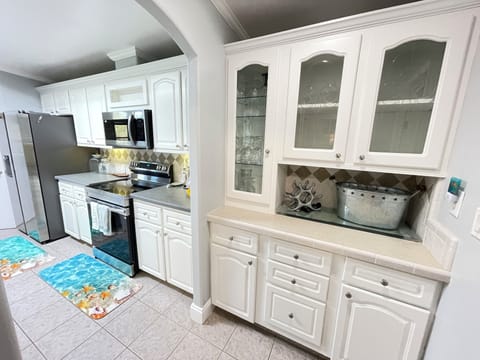 Bar station with blenders, ice bucket, wine key, beer key and more.