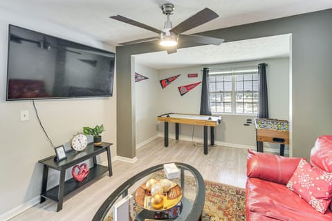 Cleveland Vacation Rental | 6BR | 2BA | 1,900 Sq Ft | Stairs to Access