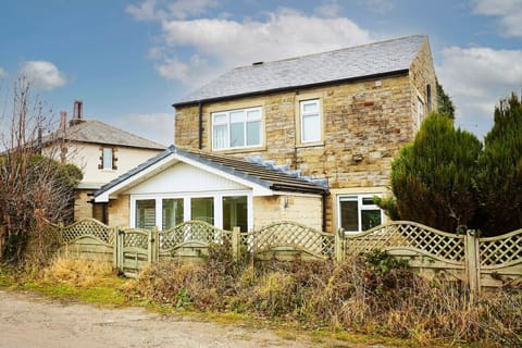 [Property] Rear view of sun lounge