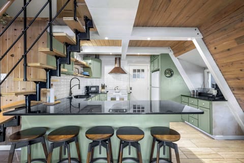 Counter seating for 5