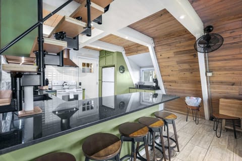 Counter seating for 5