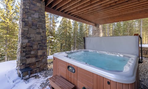 316 Antler Ridge hot tub1