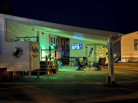 Great outdoor area for evenings!