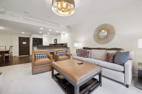 charter-c1305-0438_54115424806_o