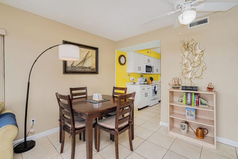 Dining area right off the kitchen