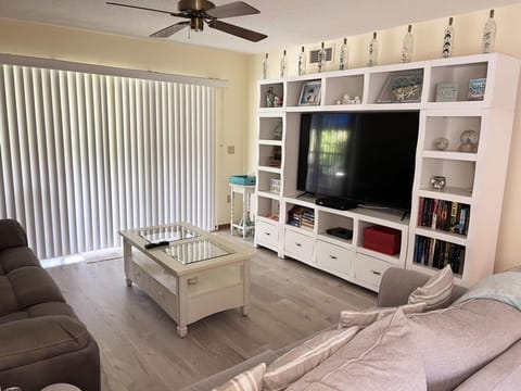 Lemon Bayview Villa - Heated Pool - Tennis - Dock (992)