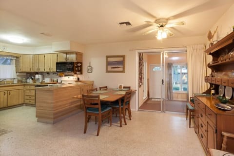 Sun, Sand & Savings - Bonita Cozy Cottage Escape (121)