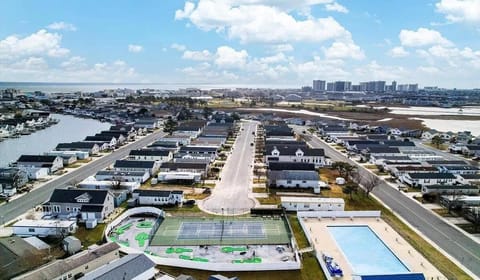 Pool, pickleball court and free miniature golf at end of the cul de sac