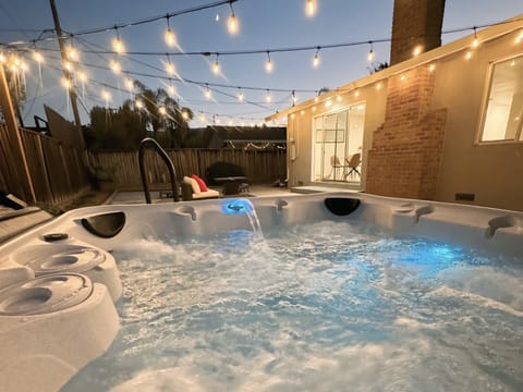 Hot Tub, Tub, Pool, Water, Outdoors