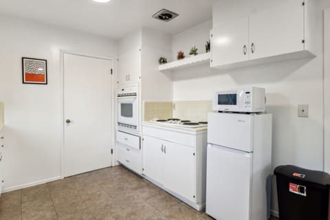 Microwave, Oven, Indoors, Kitchen, Refrigerator