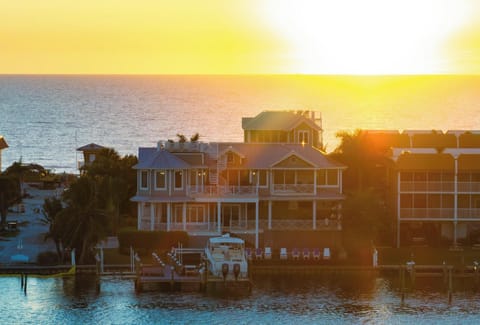 Mandalay Bay- Luxury Bayfront and next to Beach Vacation rental property