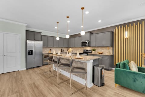 Kitchen/Breakfast Bar