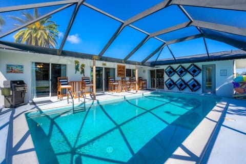 Beautiful 3 bedroom, 2 bathroom waterfront Cape Coral home with private pool