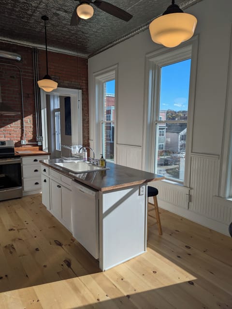 Fully equipped for all your cooking needs
