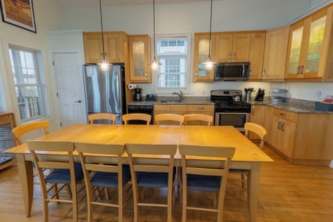 Main Level | Kitchen | Dining