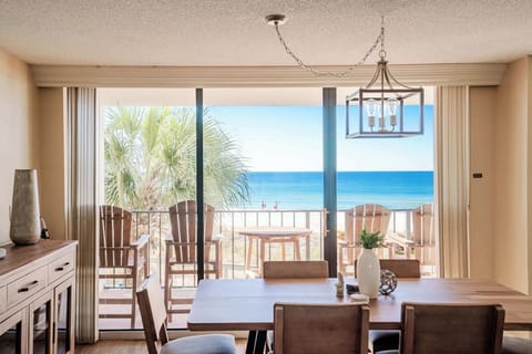 Share a meal and enjoy the view!  Seating for 6.