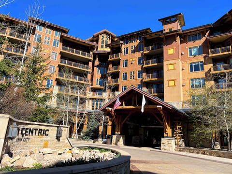 Hyatt Centric Valet & Lobby Entrance