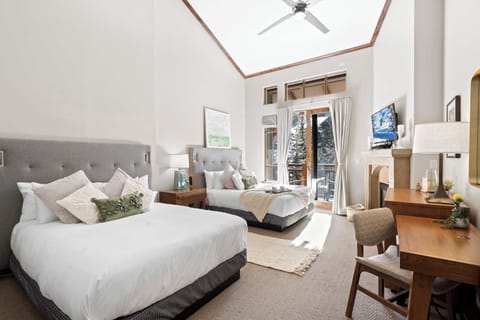 2 Queen Beds, Private Balcony, Fireplace, Desk, Kitchenette/Coffee Bar & En-Suite