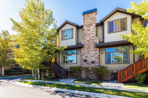 Steps to the Front Door w/ Street Parking
