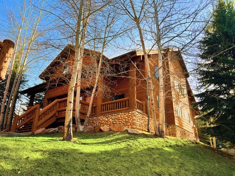 The Lazy Bear Log Cabin