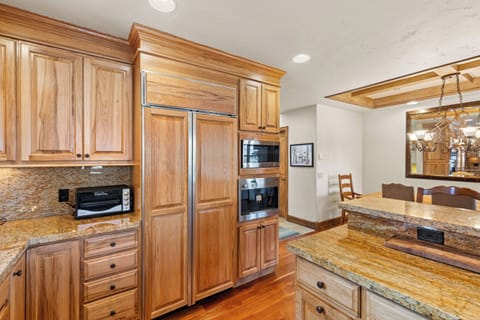 3.3-skiside-lorian-mountain-village-kitchen4